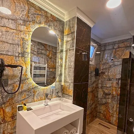 216 Eagle Palace Otel 3*