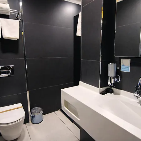 216 Eagle Palace Hotel 3*