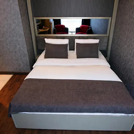 Hotel 216 Eagle Palace
